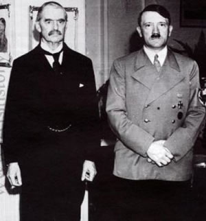 Neville Chamberlain stands with Adolf Hitler (photo)